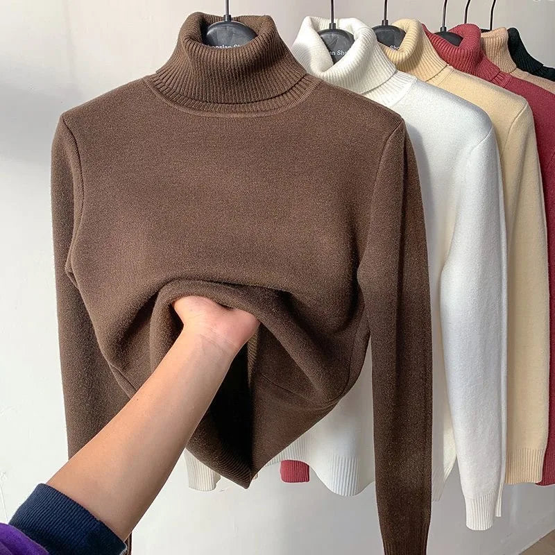 Stay stylish and warm this winter with this new turtleneck sweater lined with thick velvet, perfect for facing the cold with style.